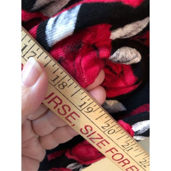 WHBM Rose 🌹 Sweater Cardigan M - Picture 11 of 12